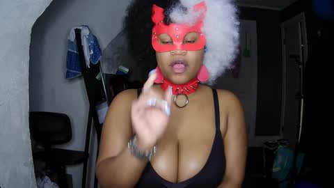 Queen Siren online show from 12-20-24, 05:57