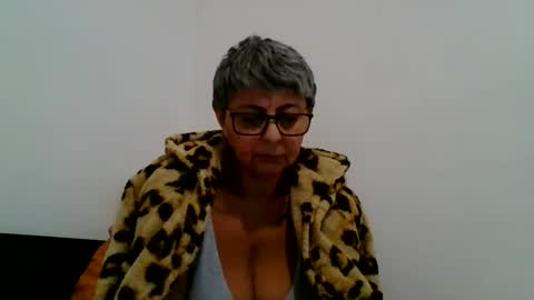 Snapshot of blackwidow05 chatting on 12-08-24, 02:09 Black Widow online show from 12-08-24, 02:09