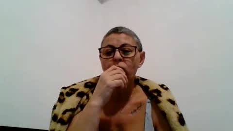 Snapshot of blackwidow05 chatting on 01-19-25, 06:21 Black Widow online show from 01-19-25, 06:21