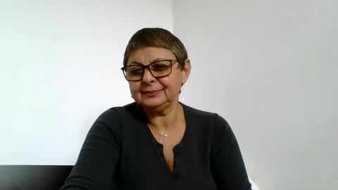 Snapshot of blackwidow05 chatting on 10-16-25, 01:34 Black Widow online show from 10-16-25, 01:34