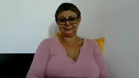 Snapshot of blackwidow05 chatting on 10-21-25, 01:01 Black Widow online show from 10-21-25, 01:01