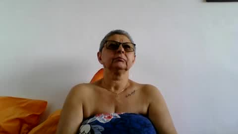Snapshot of blackwidow05 chatting on 07-09-26, 11:25 Black Widow online show from 07-09-26, 11:25