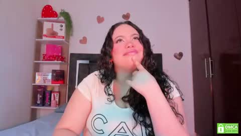 Snapshot of blair_curvy chatting on 07-28-26, 01:43 Blair online show from 07-28-26, 01:43
