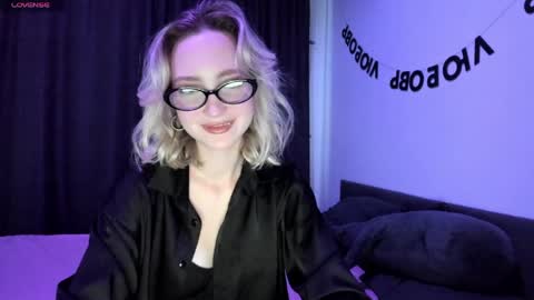 Snapshot of blairmarfl chatting on 05-23-26, 04:55 Blair online show from 05-23-26, 04:55