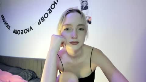Snapshot of blairmarfl chatting on 07-13-26, 06:33 Blair online show from 07-13-26, 06:33