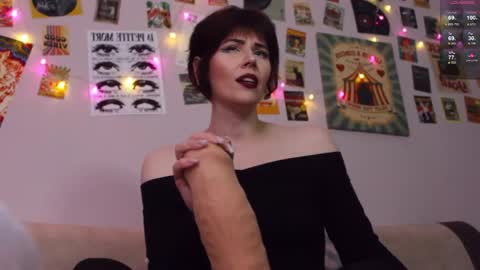 Britney online show from 04-18-26, 07:07