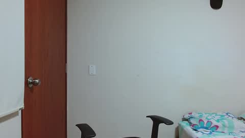 Snapshot of blakeshatter chatting on 01-09-25, 11:34 blakeshatter online show from 01-09-25, 11:34