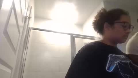 Snapshot of blessica_eddieluv6996 chatting on 03-01-26, 01:51 BLESSICA EDDIE LOVE online show from 03-01-26, 01:51