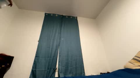 Snapshot of bleuk chatting on 05-19-26, 03:02 Bleuk online show from 05-19-26, 03:02