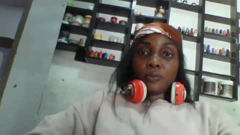 Snapshot of blktulipsxx chatting on 06-19-26, 11:36 Lola online show from 06-19-26, 11:36