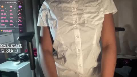 bloggirllaurel online show from 03-19-26, 05:39