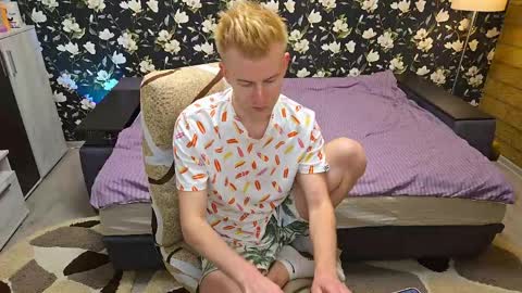 blond_boy69 online show from 05-15-26, 06:37