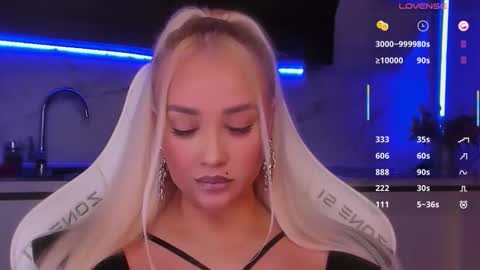 Snapshot of blond_diamond chatting on 04-30-26, 01:56 Lana online show from 04-30-26, 01:56