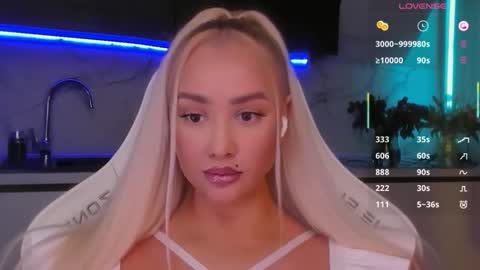 Snapshot of blond_diamond chatting on 05-22-26, 05:47 Lana online show from 05-22-26, 05:47