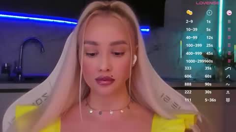 Snapshot of blond_diamond chatting on 05-31-26, 08:10 Lana online show from 05-31-26, 08:10