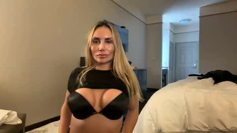 Blonde Since98 online show from 10-22-25, 12:33