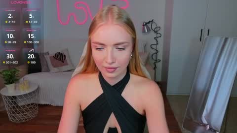 Snapshot of blonde_vibe chatting on 05-21-26, 11:28 Nessa online show from 05-21-26, 11:28