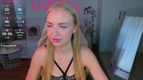 Snapshot of blonde_vibe chatting on 05-23-26, 09:13 Nessa online show from 05-23-26, 09:13