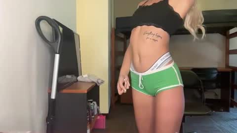 Snapshot of blondebunny88 chatting on 09-08-25, 04:17 Blondebunnyx online show from 09-08-25, 04:17