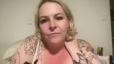 Snapshot of blondejj chatting on 12-23-24, 11:14 JJ online show from 12-23-24, 11:14