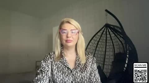 Snapshot of blondie_xoxoxo chatting on 06-10-26, 08:13 blondie_xoxoxo online show from 06-10-26, 08:13