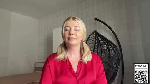 Snapshot of blondie_xoxoxo chatting on 06-25-26, 12:31 blondie_xoxoxo online show from 06-25-26, 12:31