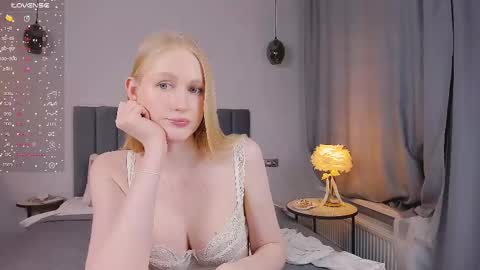 Mia online show from 02-22-25, 06:08