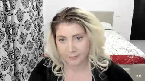 Snapshot of blondysarah chatting on 02-20-26, 11:49 blondysarah online show from 02-20-26, 11:49