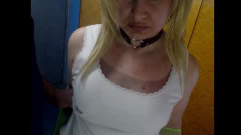 Snapshot of blontsex chatting on 11-23-25, 10:31 Blontsex online show from 11-23-25, 10:31