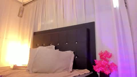 Snapshot of bloom_bbc chatting on 11-19-25, 01:22 bloom_bbc online show from 11-19-25, 01:22