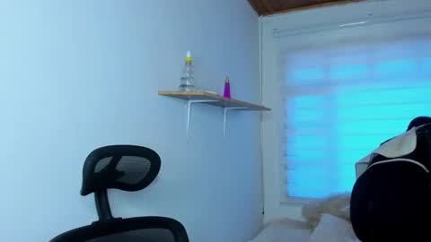 bloom_flower1 online show from 12-01-25, 11:59