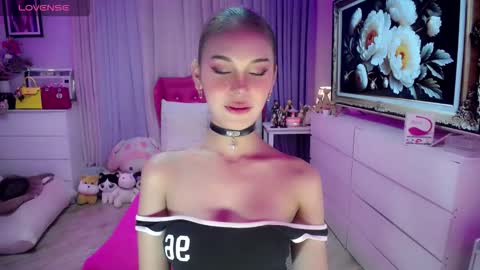 Snapshot of blue_aiveexx chatting on 11-22-25, 05:39 aivee online show from 11-22-25, 05:39