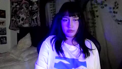 Snapshot of blue_katt chatting on 12-21-25, 02:41 blue katt online show from 12-21-25, 02:41