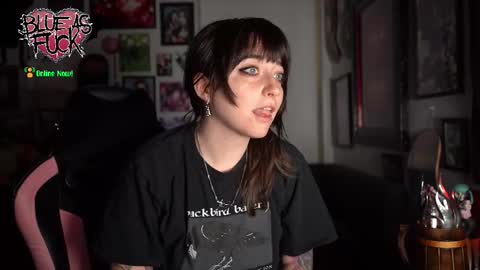 Snapshot of blueasfuck chatting on 02-05-26, 01:32 Blue online show from 02-05-26, 01:32