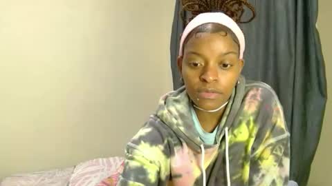 Snapshot of bluedi622952 chatting on 04-17-26, 12:41 Tee online show from 04-17-26, 12:41