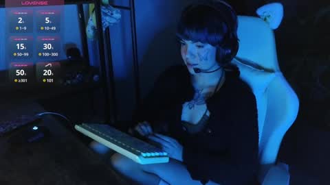 Snapshot of bluedweeb chatting on 12-12-24, 04:15 Blue online show from 12-12-24, 04:15