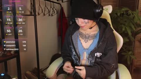 Snapshot of bluedweeb chatting on 12-14-24, 02:23 Blue online show from 12-14-24, 02:23