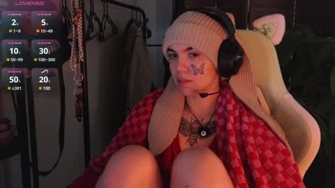 Snapshot of bluedweeb chatting on 01-08-25, 11:54 Blue online show from 01-08-25, 11:54