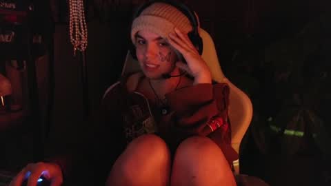 Snapshot of bluedweeb chatting on 01-14-25, 04:25 Blue online show from 01-14-25, 04:25