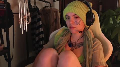 Snapshot of bluedweeb chatting on 02-07-25, 07:07 Blue online show from 02-07-25, 07:07