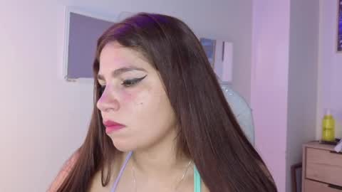 Snapshot of bluee_hazell chatting on 05-11-26, 11:49 online show from 05-11-26, 11:49