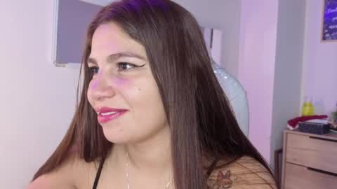 Snapshot of bluee_hazell chatting on 05-25-26, 11:38 online show from 05-25-26, 11:38