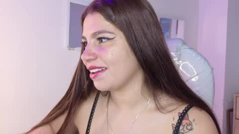 Snapshot of bluee_hazell chatting on 06-02-26, 12:18 online show from 06-02-26, 12:18