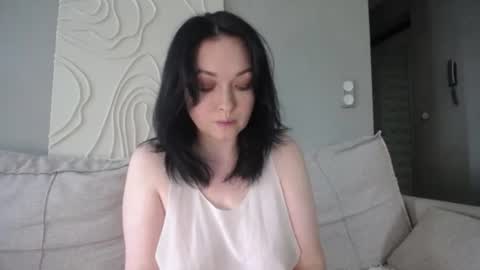 Snapshot of blueeyeess chatting on 06-23-26, 11:08 Alina online show from 06-23-26, 11:08