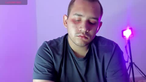 Snapshot of bluehsunny chatting on 10-27-25, 01:09 alexander online show from 10-27-25, 01:09