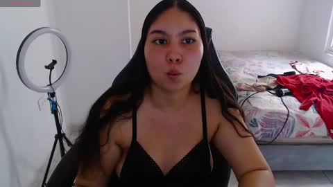 Snapshot of blumbum chatting on 05-11-26, 09:23 Hey guysI am BrendaWelcome my room online show from 05-11-26, 09:23