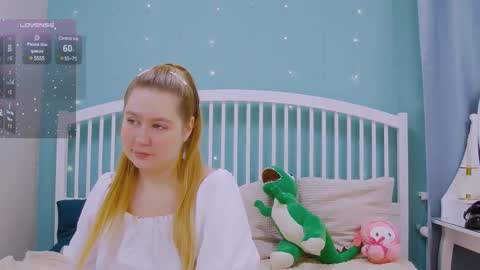 Snapshot of blush_ellie chatting on 03-02-25, 11:18 Ellie3 online show from 03-02-25, 11:18