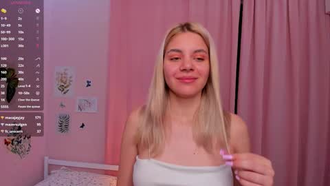 Snapshot of blushkitty chatting on 09-12-25, 03:23 Chloe online show from 09-12-25, 03:23
