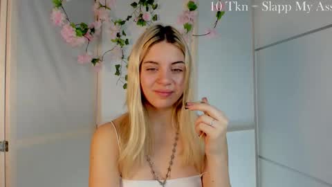 Snapshot of blushkitty chatting on 10-10-25, 07:07 Chloe online show from 10-10-25, 07:07