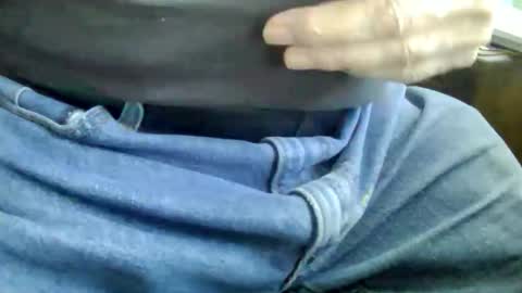 Snapshot of bobbie420_ chatting on 04-29-26, 01:43 bobbie420_ online show from 04-29-26, 01:43